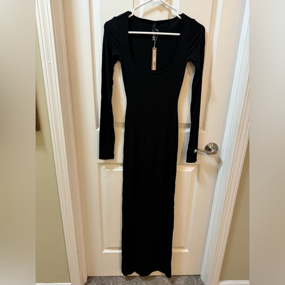 SKIMS SOFT LOUNGE
LONG SLEEVE DRESS - Picture 5 of 13